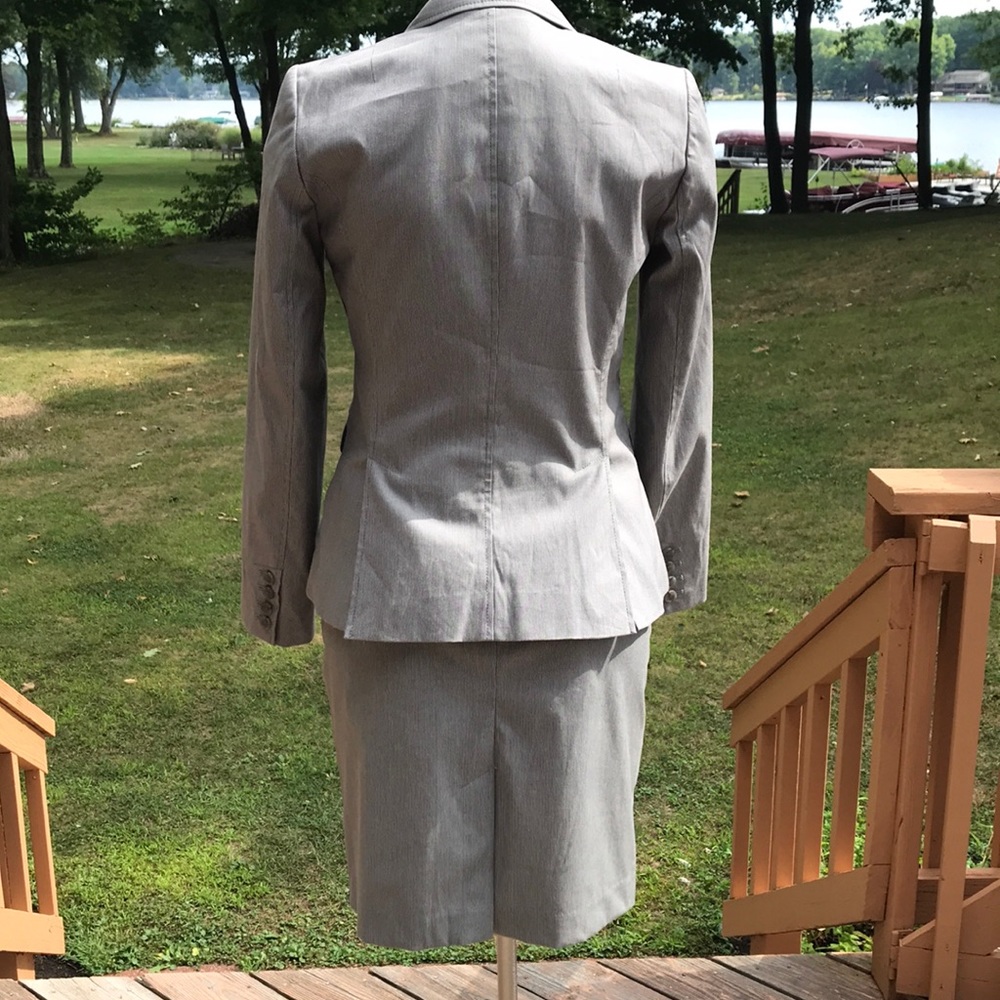 NWOT Banana Republic suit. jacket-4, skirt-6 - Picture 2 of 7